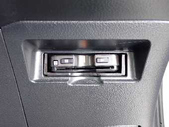 TOYOTA VITZ 2018 Image 6