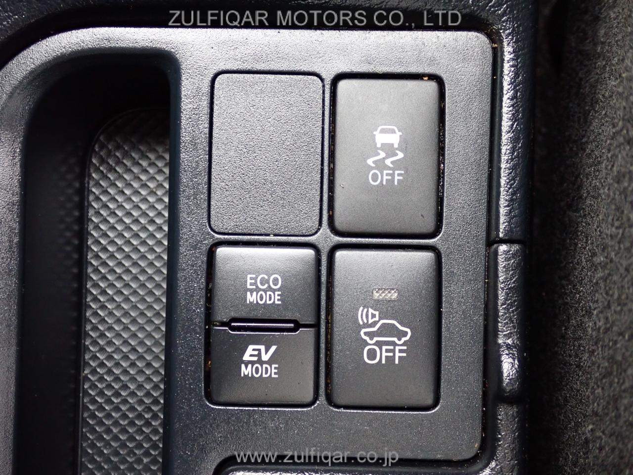 TOYOTA VITZ 2018 Image 8