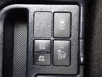 TOYOTA VITZ 2018 Image 8