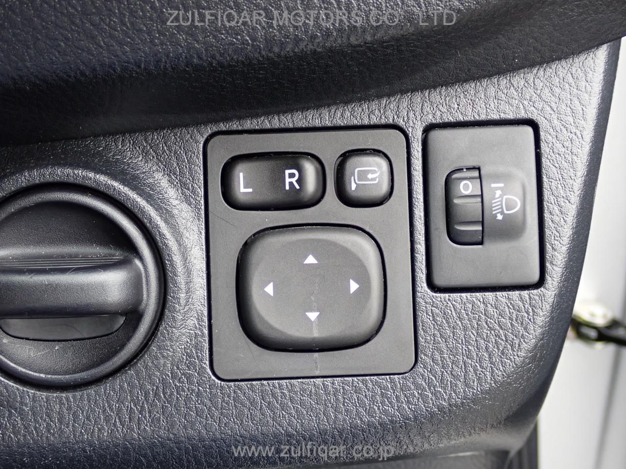 TOYOTA VITZ 2018 Image 9