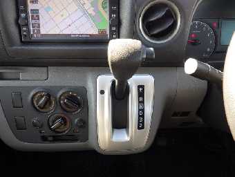 NISSAN NV350 CARAVAN 2018 Image 8