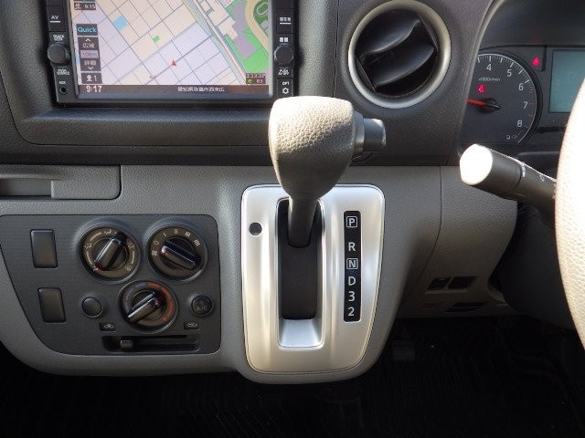 NISSAN NV350 CARAVAN 2018 Image 25