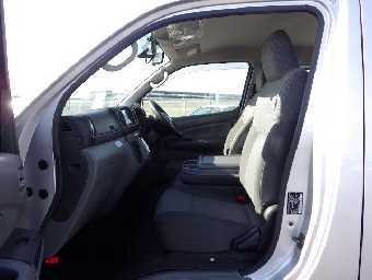 NISSAN NV350 CARAVAN 2018 Image 10