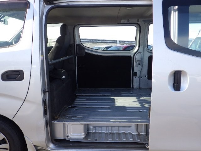 NISSAN NV350 CARAVAN 2018 Image 28