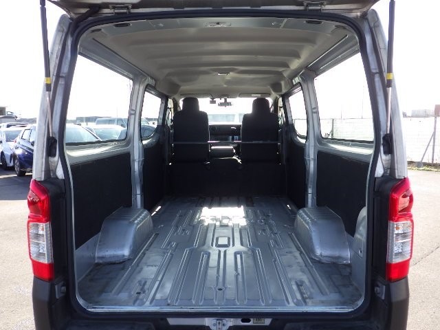 NISSAN NV350 CARAVAN 2018 Image 29
