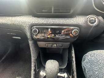 TOYOTA YARIS 2022 Image 17