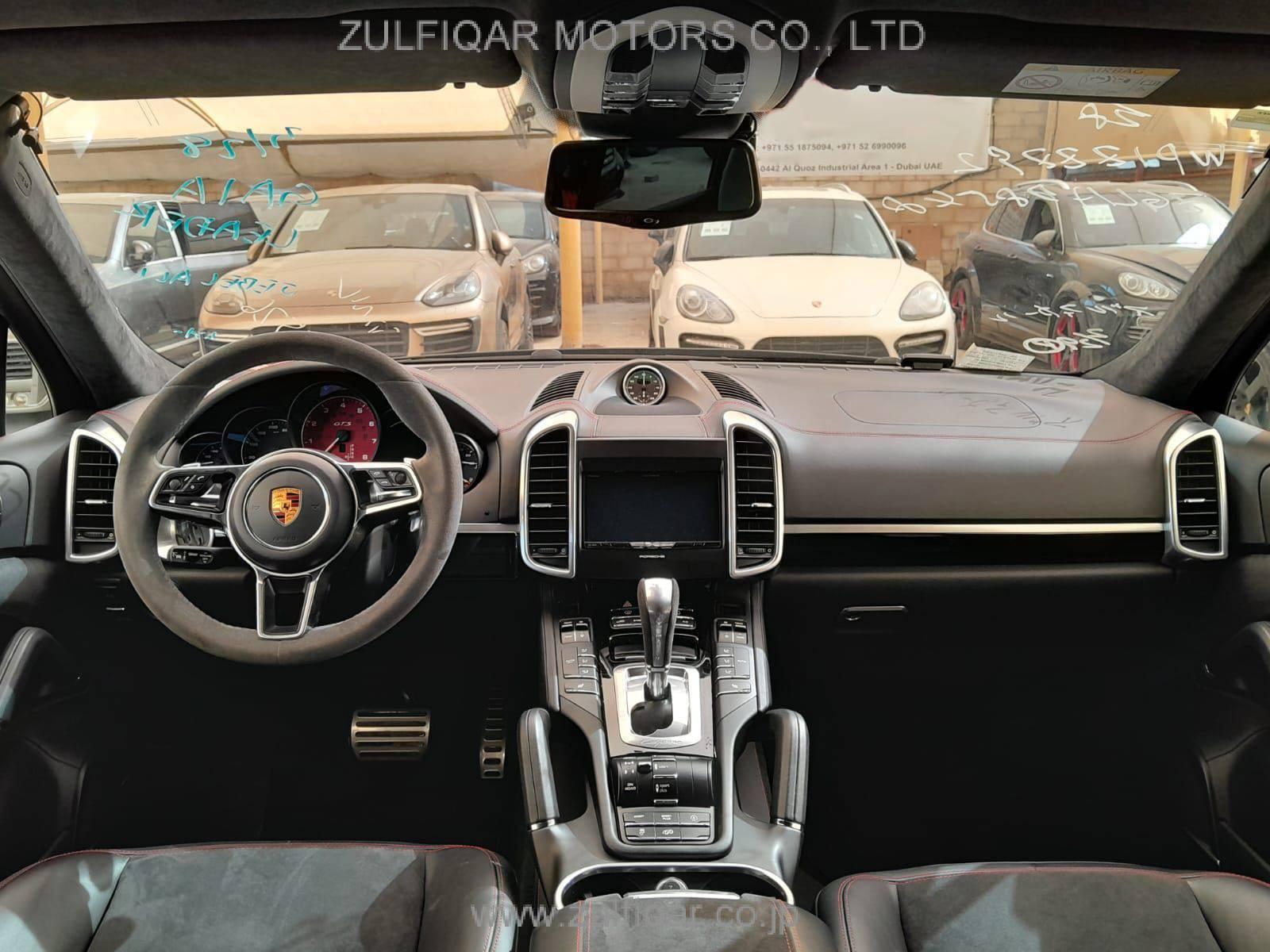 PORSCHE CAYENNE 2016 Image 19