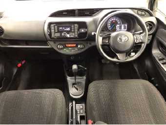 TOYOTA VITZ 2019 Image 6