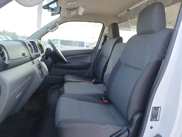 NISSAN NV350 CARAVAN 2017 Image 21