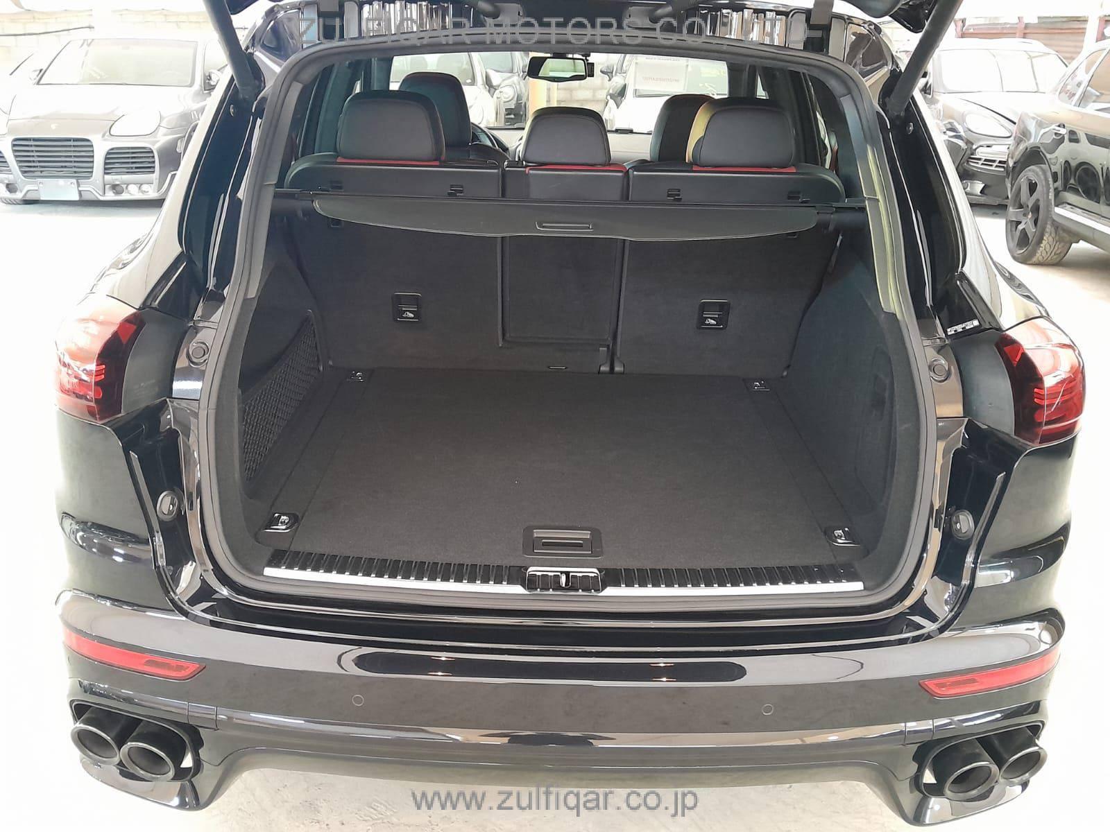 PORSCHE CAYENNE 2015 Image 12