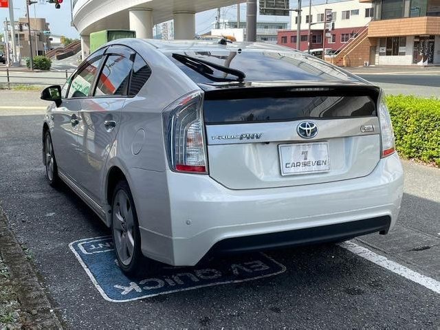 TOYOTA PRIUS PHV 2015 Image 19