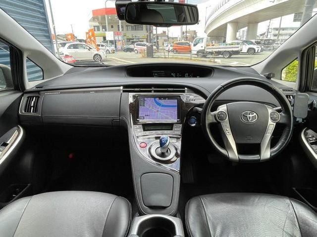 TOYOTA PRIUS PHV 2015 Image 25