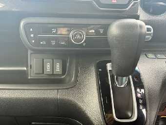 HONDA N-BOX CUSTOM 2019 Image 18