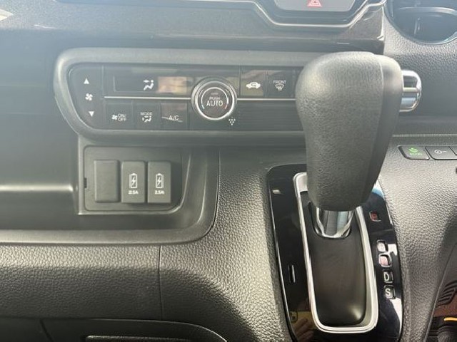 HONDA N-BOX CUSTOM 2019 Image 24