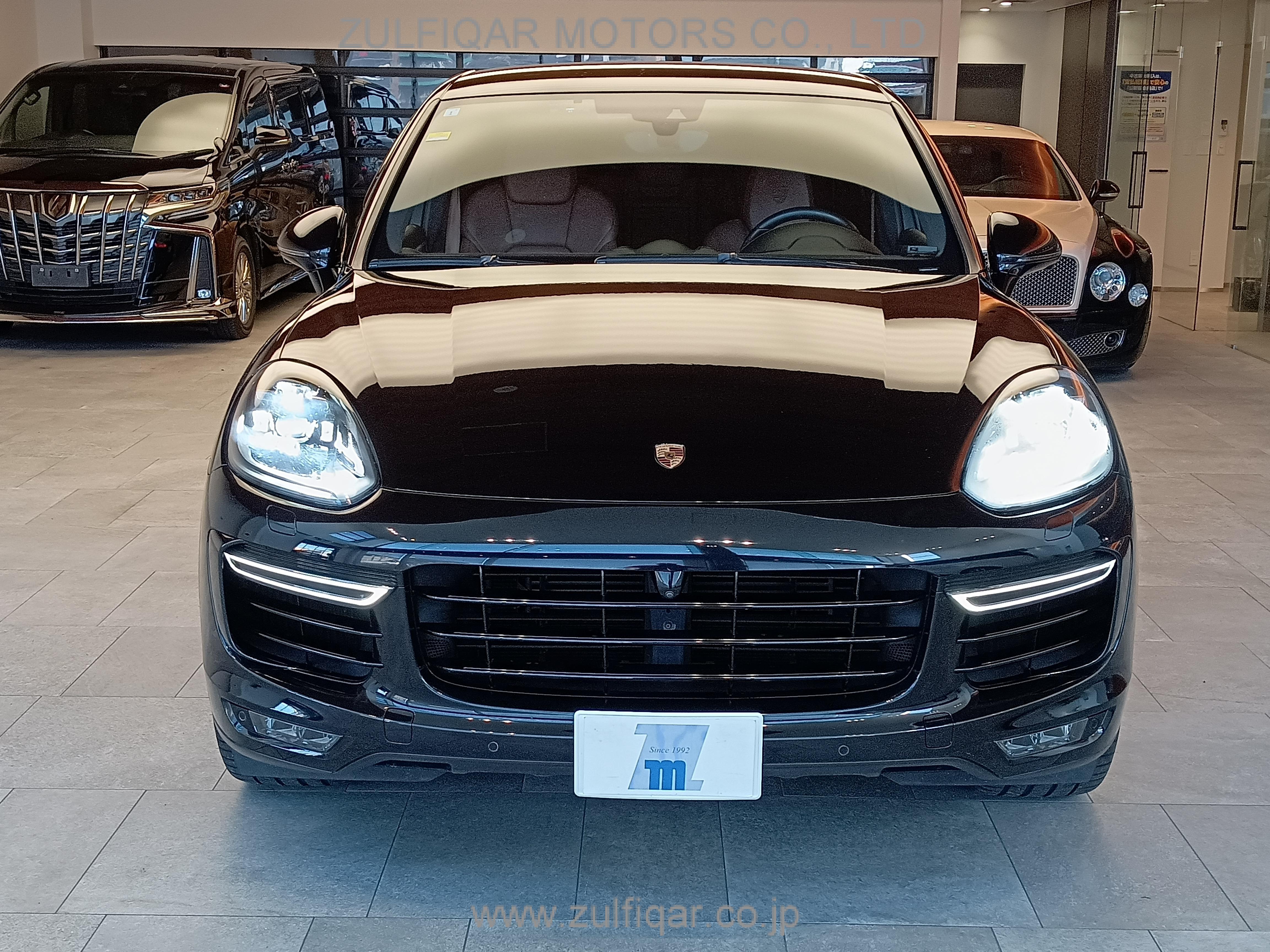 PORSCHE CAYENNE 2017 Image 2