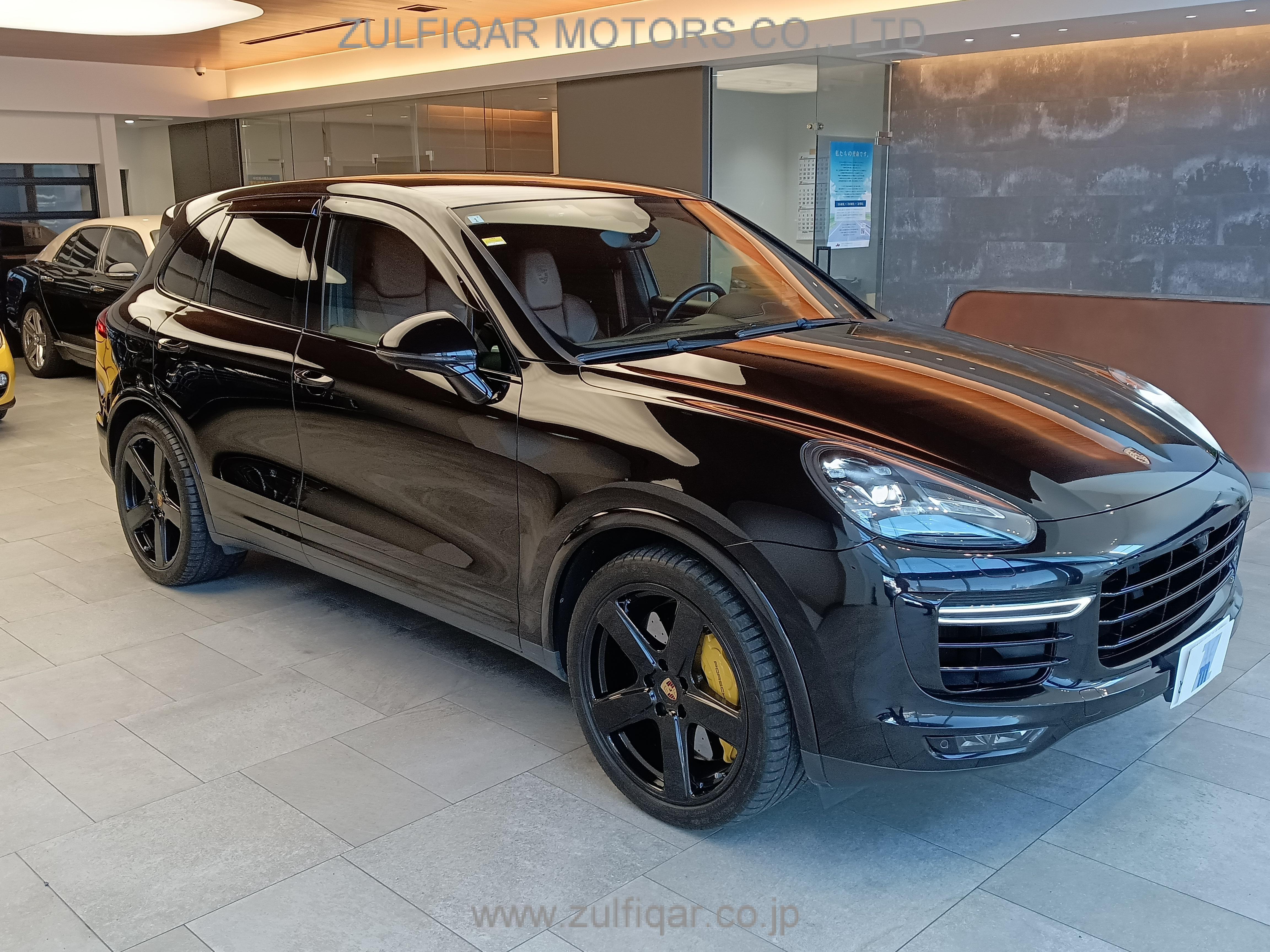 PORSCHE CAYENNE 2017 Image 3