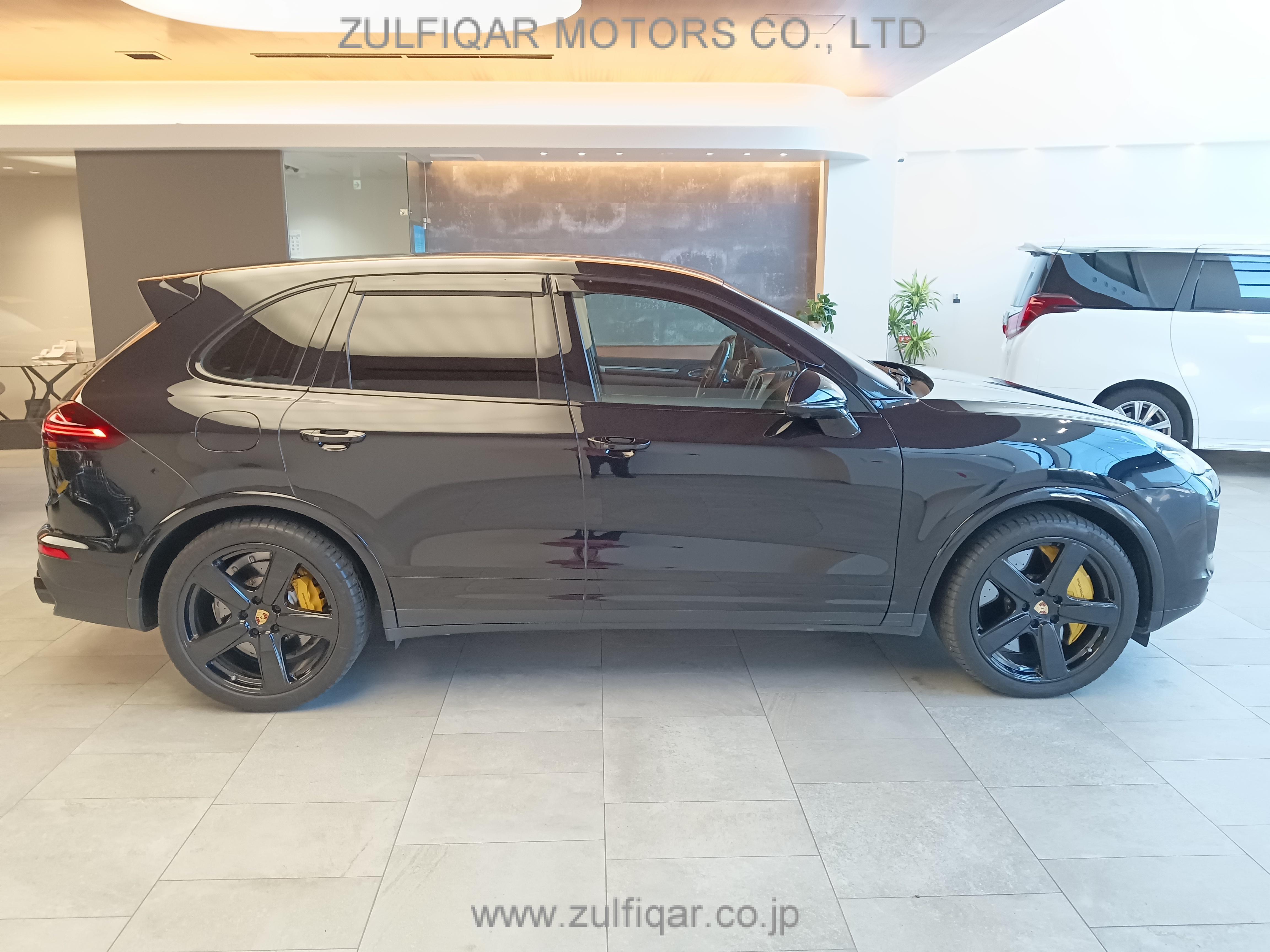 PORSCHE CAYENNE 2017 Image 4