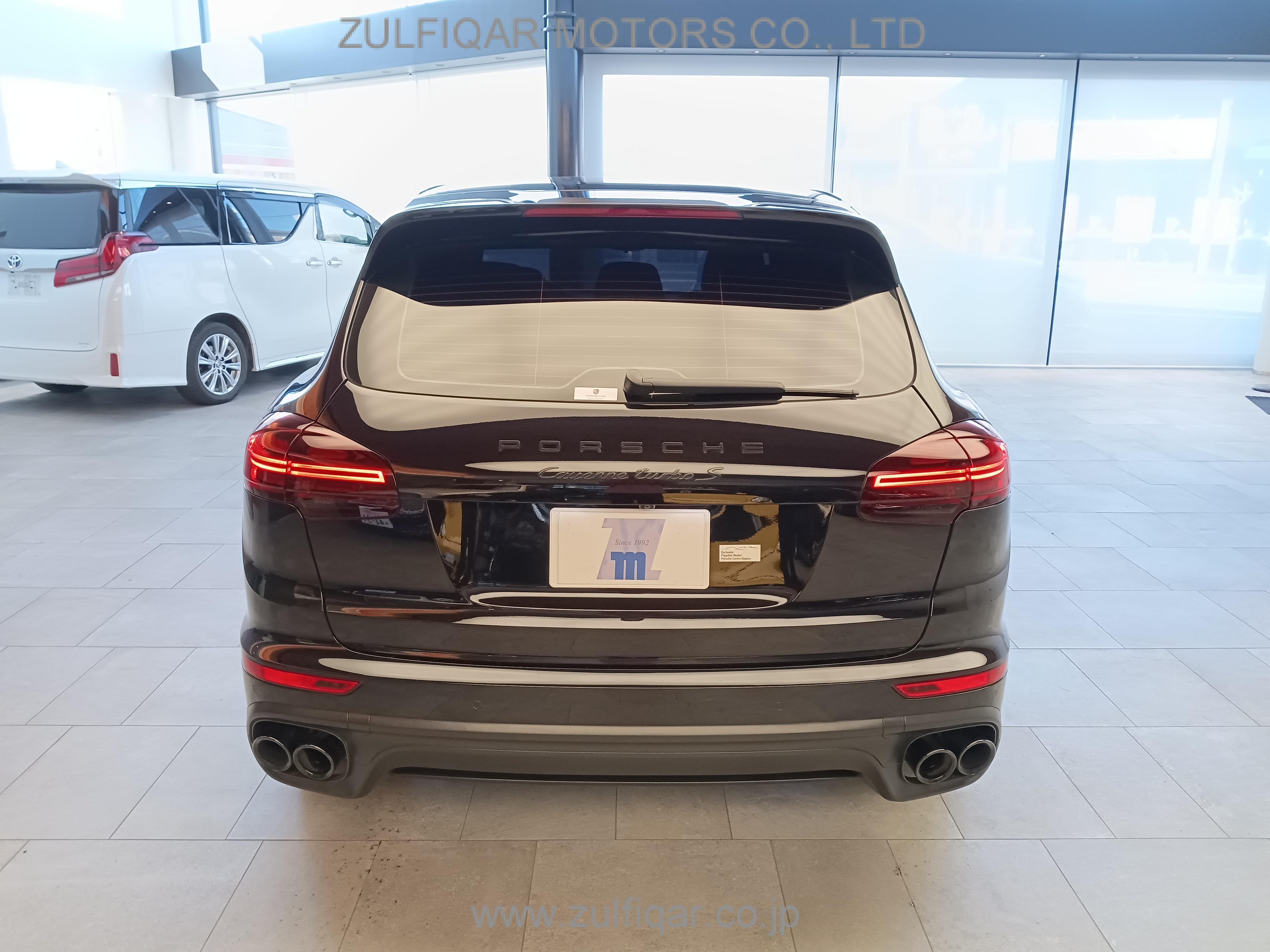 PORSCHE CAYENNE 2017 Image 8