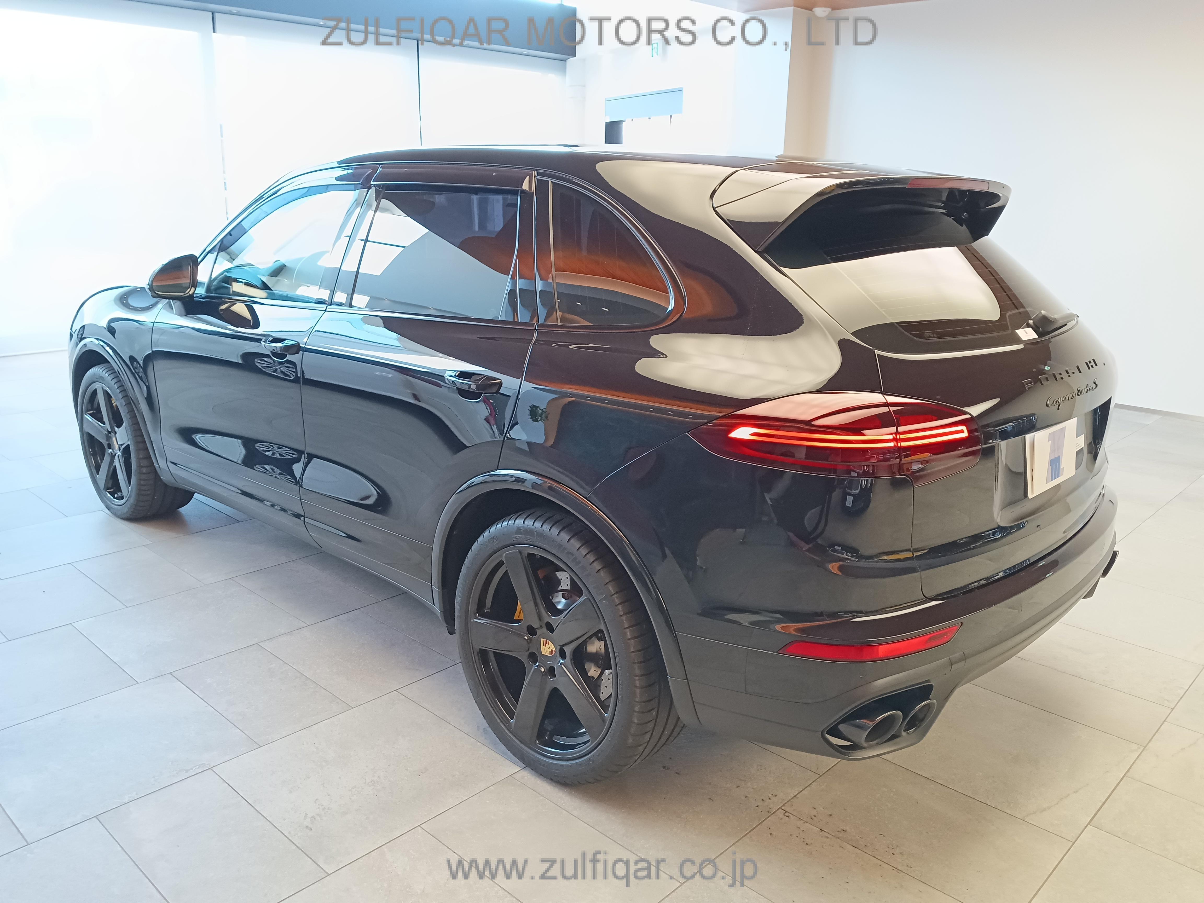 PORSCHE CAYENNE 2017 Image 9