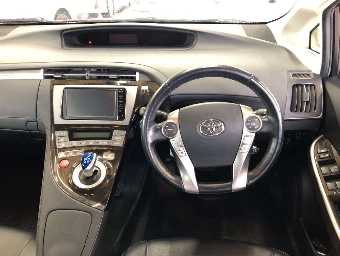 TOYOTA PRIUS PHV 2015 Image 6