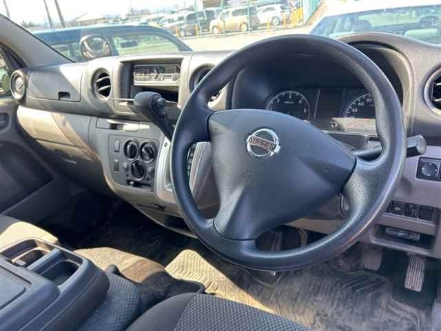 NISSAN NV350 CARAVAN 2017 Image 20