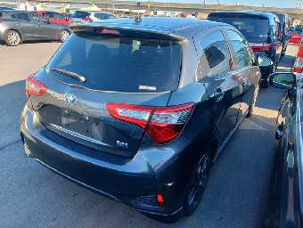 TOYOTA VITZ 2017 Image 15