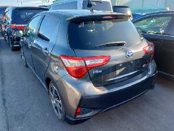 TOYOTA VITZ 2017 Image 19