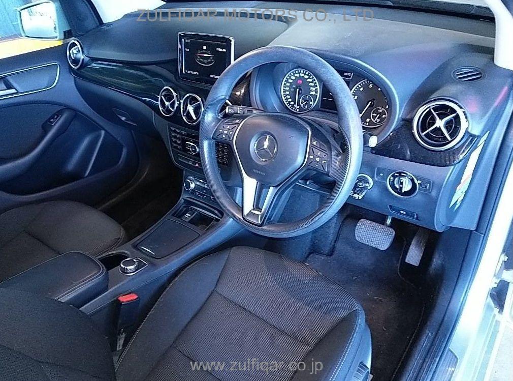 MERCEDES BENZ B CLASS 2014 Image 3