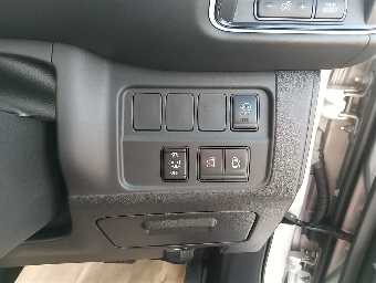 NISSAN SERENA 2018 Image 11