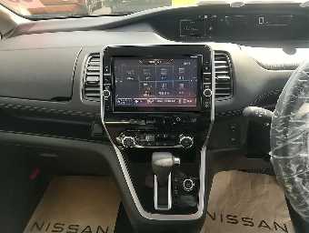 NISSAN SERENA 2018 Image 9