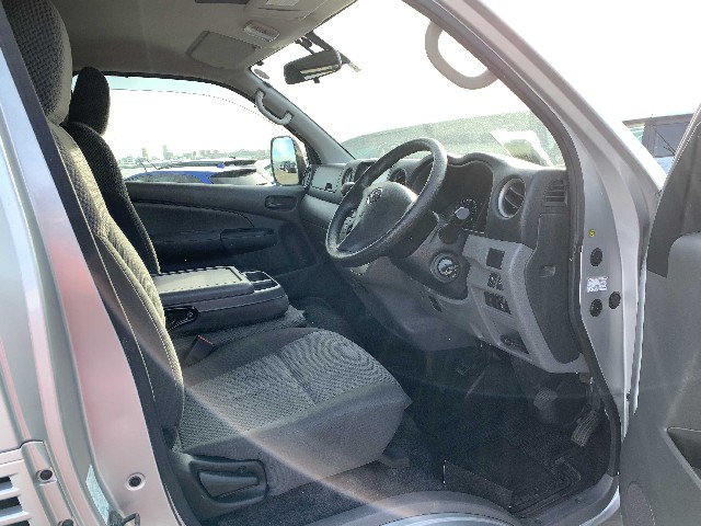 NISSAN NV350 CARAVAN 2019 Image 21