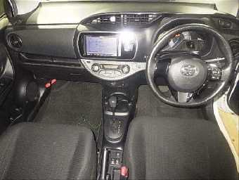 TOYOTA VITZ 2019 Image 3