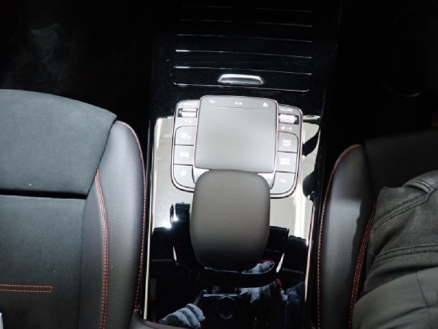 MERCEDES BENZ A CLASS SEDAN 2020 Image 29