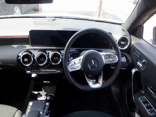 MERCEDES BENZ A CLASS SEDAN 2020 Image 33