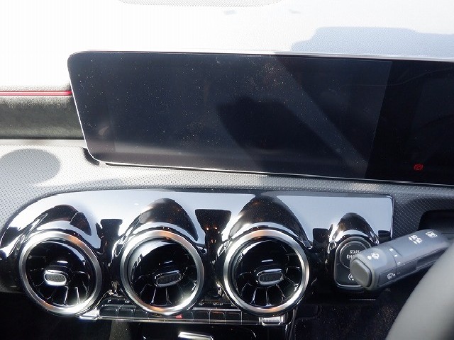 MERCEDES BENZ A CLASS SEDAN 2020 Image 34