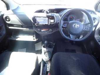 TOYOTA VITZ 2019 Image 3