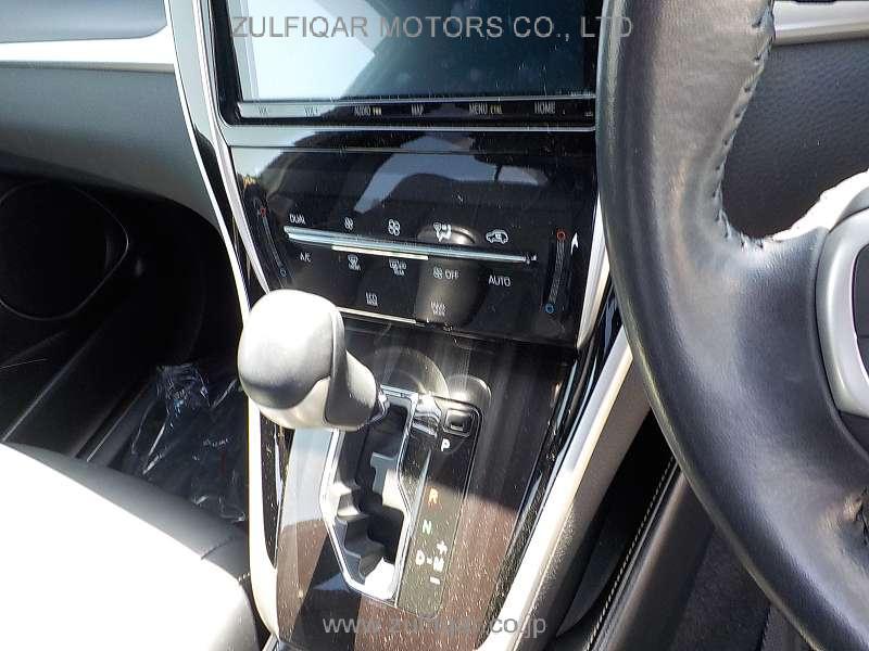 TOYOTA HARRIER 2019 Image 11
