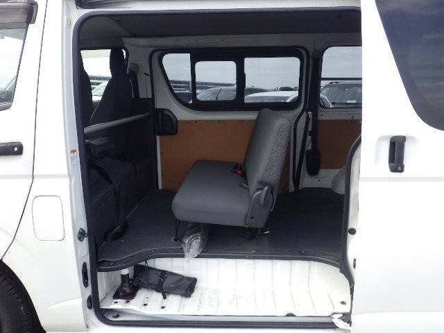 TOYOTA HIACE 2016 Image 25