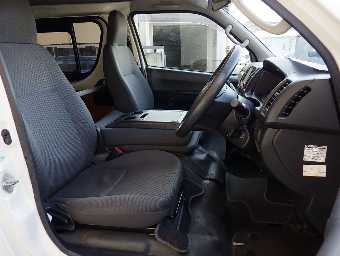 TOYOTA HIACE 2016 Image 9