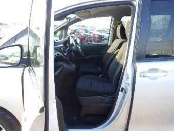 TOYOTA NOAH 2019 Image 18