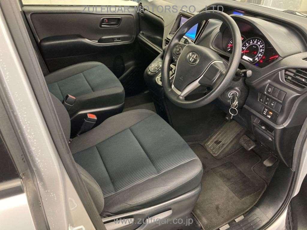 TOYOTA NOAH 2019 Image 5