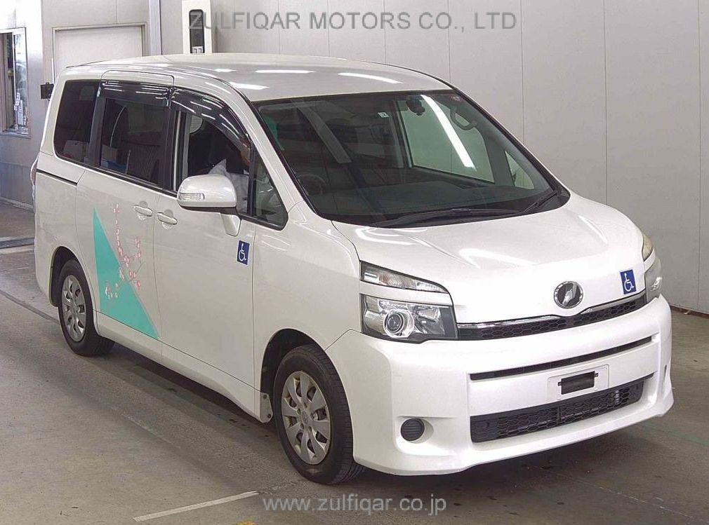 TOYOTA VOXY 2013 Image 1