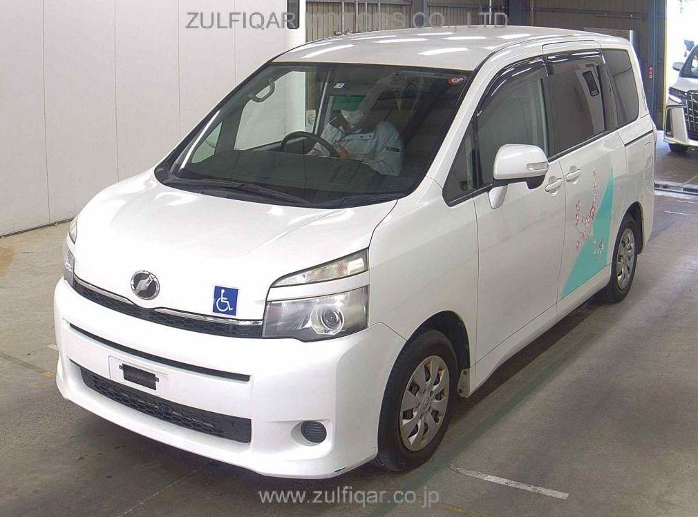 TOYOTA VOXY 2013 Image 4