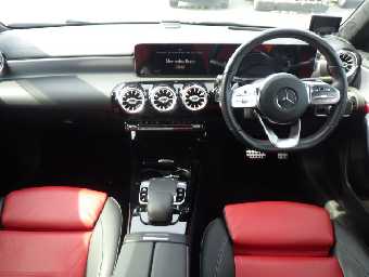 MERCEDES BENZ A CLASS 2019 Image 8
