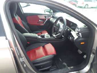 MERCEDES BENZ A CLASS 2019 Image 10