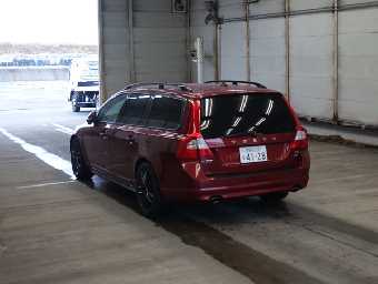 VOLVO V70 2012 Image 2