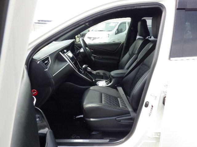 TOYOTA HARRIER 2018 Image 24