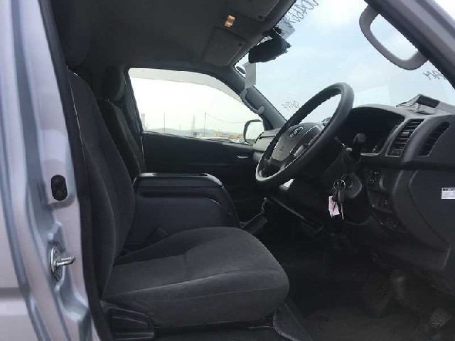 TOYOTA HIACE WAGON 2017 Image 27