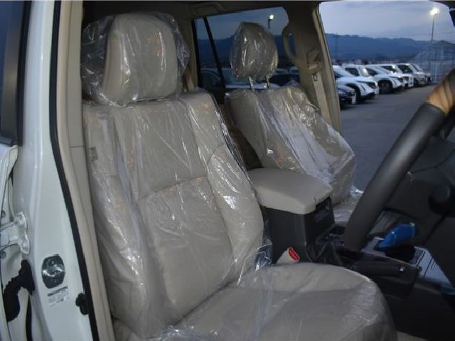 TOYOTA LAND CRUISER PRADO 2023 Image 19