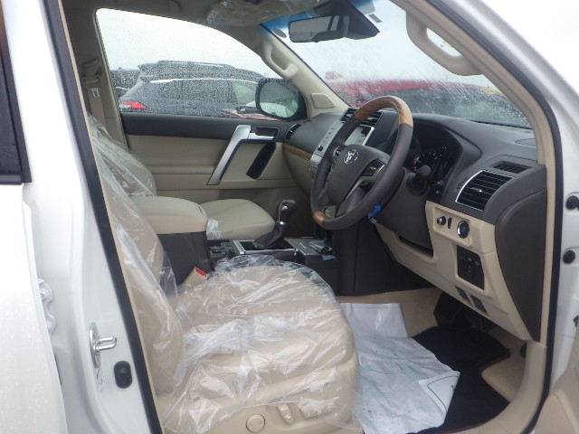 TOYOTA LAND CRUISER PRADO 2023 Image 34
